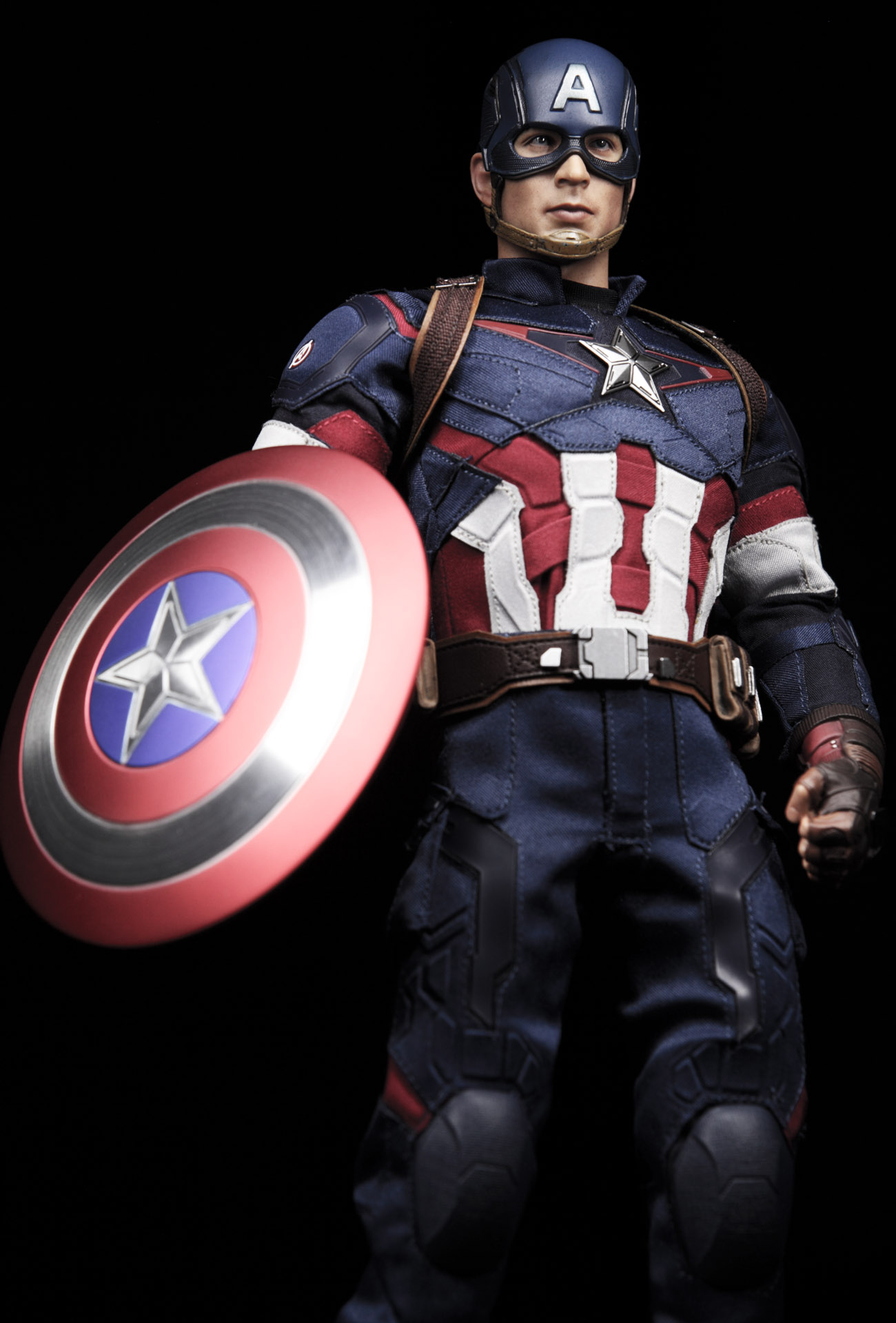 hottoys-avengers-age-of-ultron-Captain-America-picture05