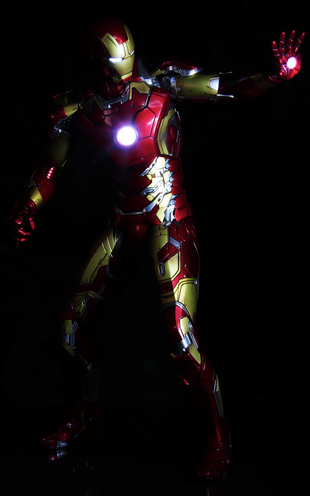 hottoys-avengers-age-of-ultron-iron-man-mark-43-picture05