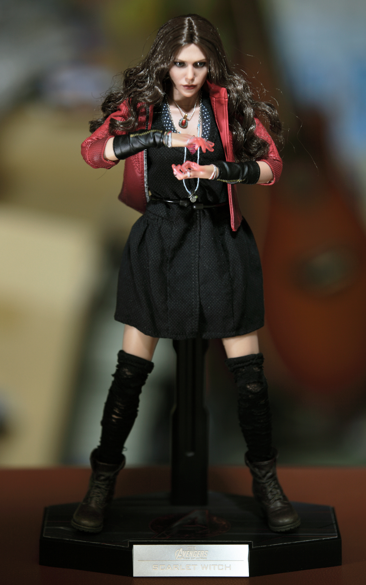 hottoys-avengers-age-of-ultron-scarlet-witch-picture08