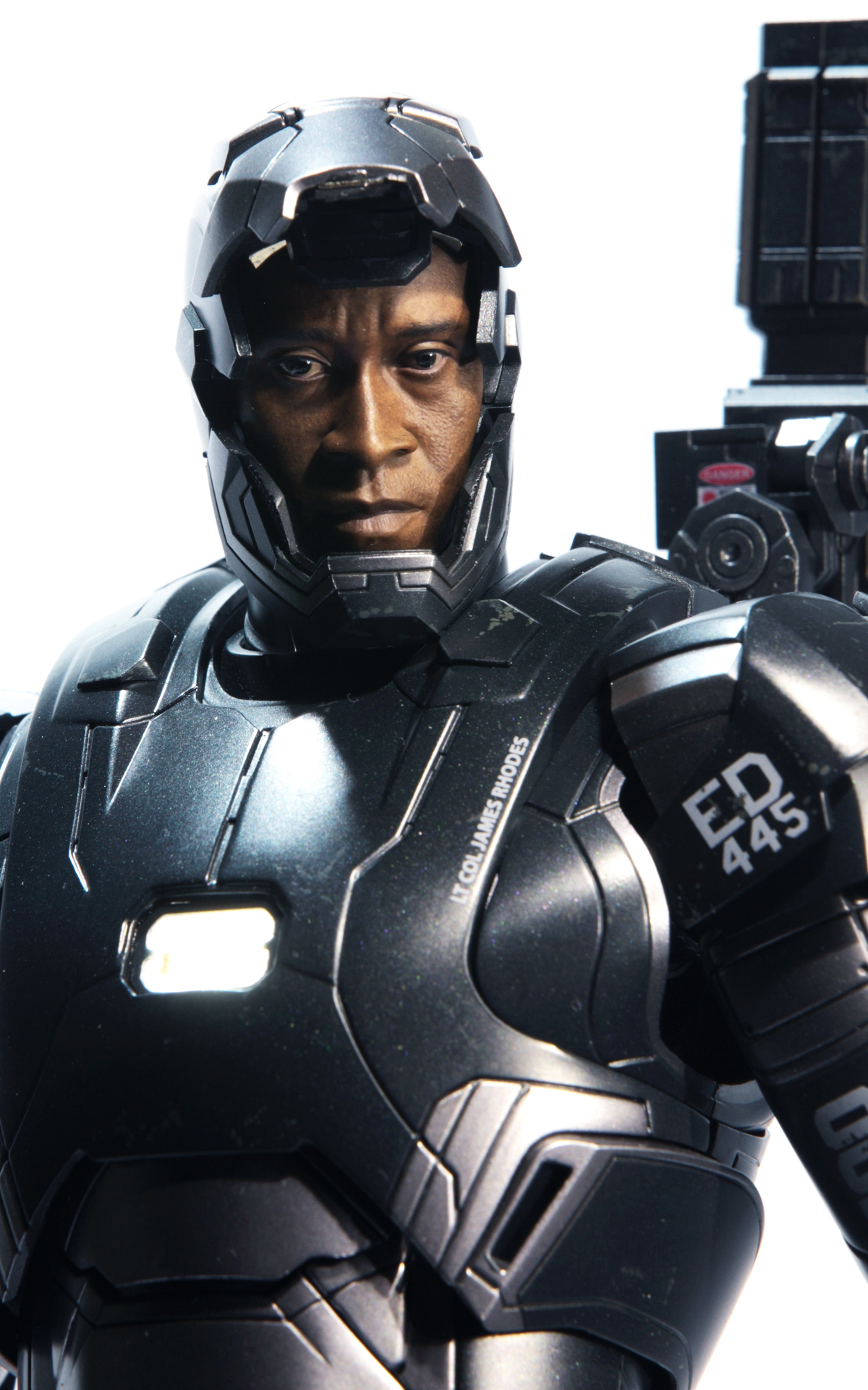 hottoys-avengers-age-of-ultron-war-machine-mark-2-picture07