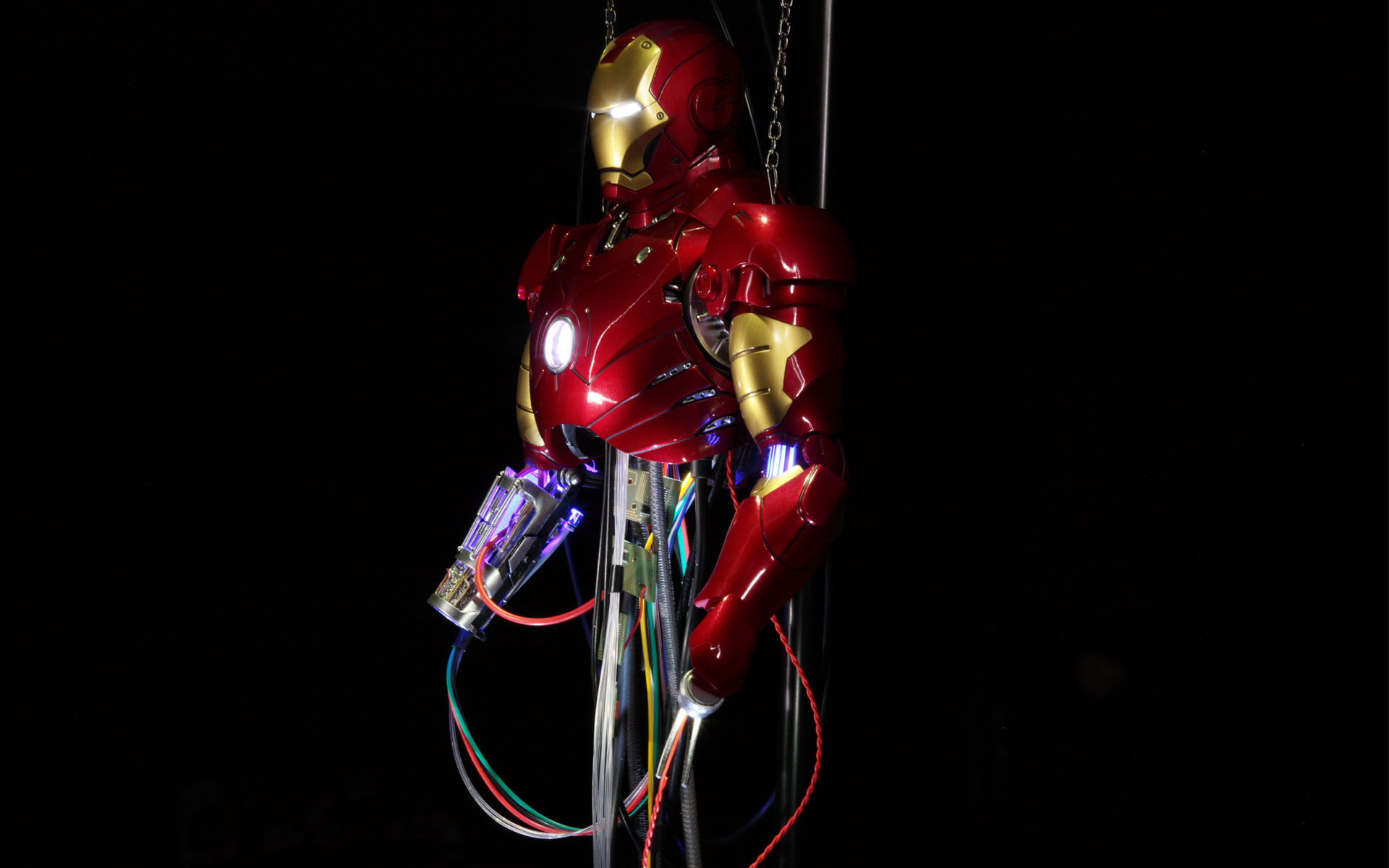 hottoys-iron-man-mark-3-construction-picture03